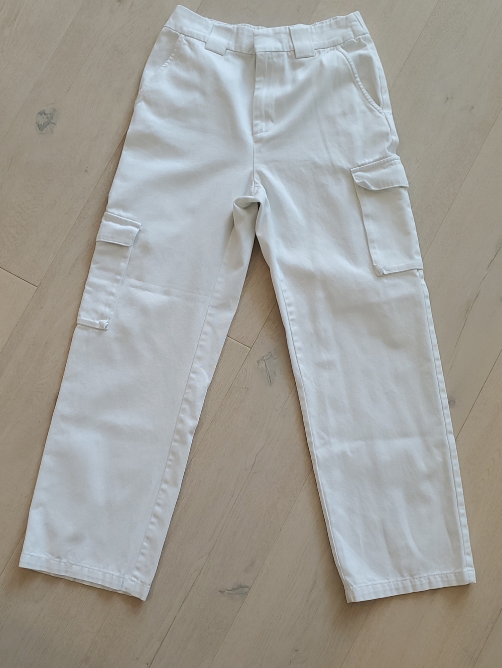 TNA- White 100% Cotton Cargo Pants  Like New, Sz. Medium